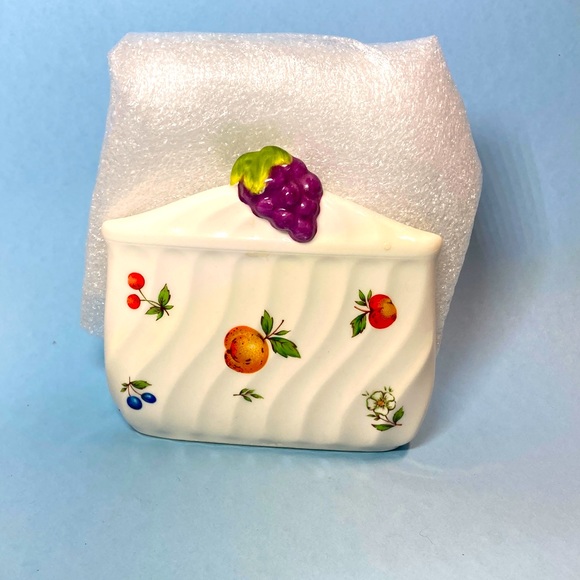 Super Cute Ceramic Fruit Napkin Holder Country Decor Nice Size No Chips 3.5”x5” - Picture 6 of 14